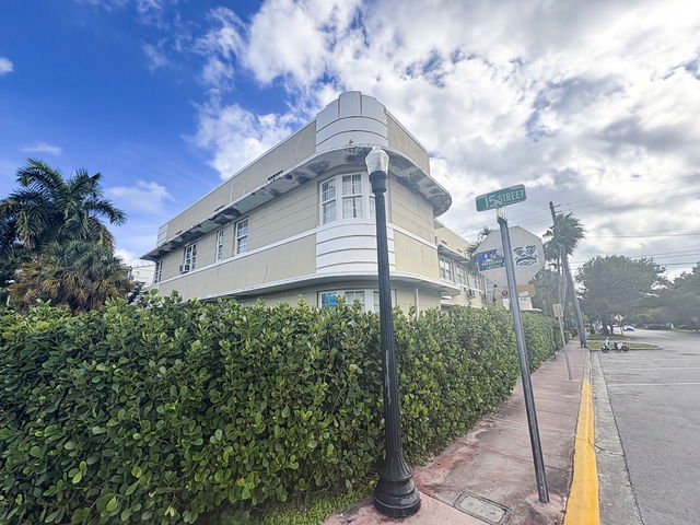 1455 Michigan Ave Condo photo 2